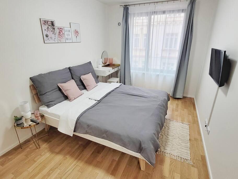 Newly Built Apartment With Balcony, Ac And Free Indoor Garage Praag Buitenkant foto
