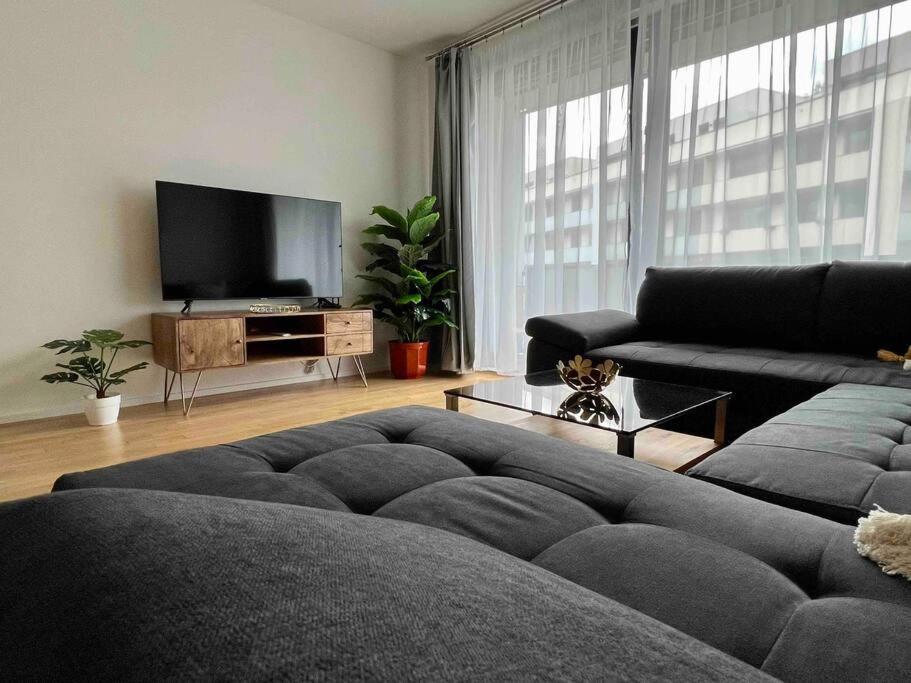 Newly Built Apartment With Balcony, Ac And Free Indoor Garage Praag Buitenkant foto
