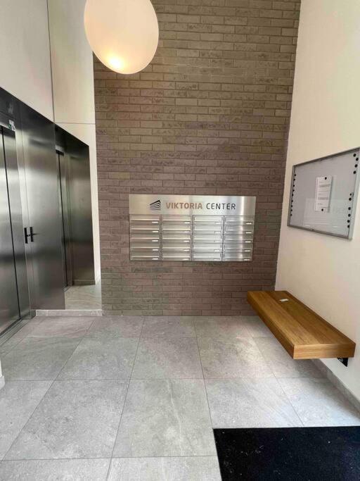 Newly Built Apartment With Balcony, Ac And Free Indoor Garage Praag Buitenkant foto