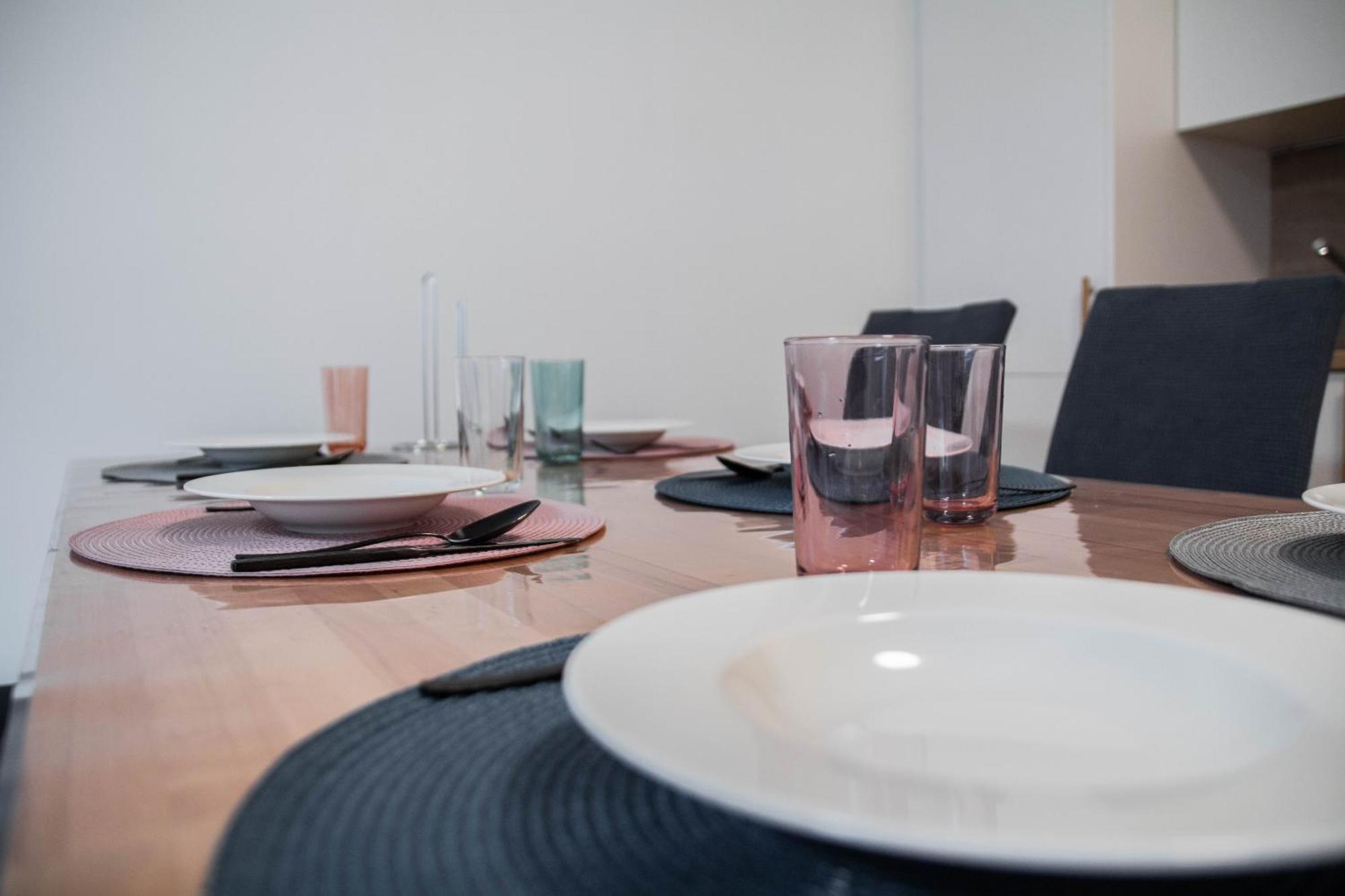 Newly Built Apartment With Balcony, Ac And Free Indoor Garage Praag Buitenkant foto