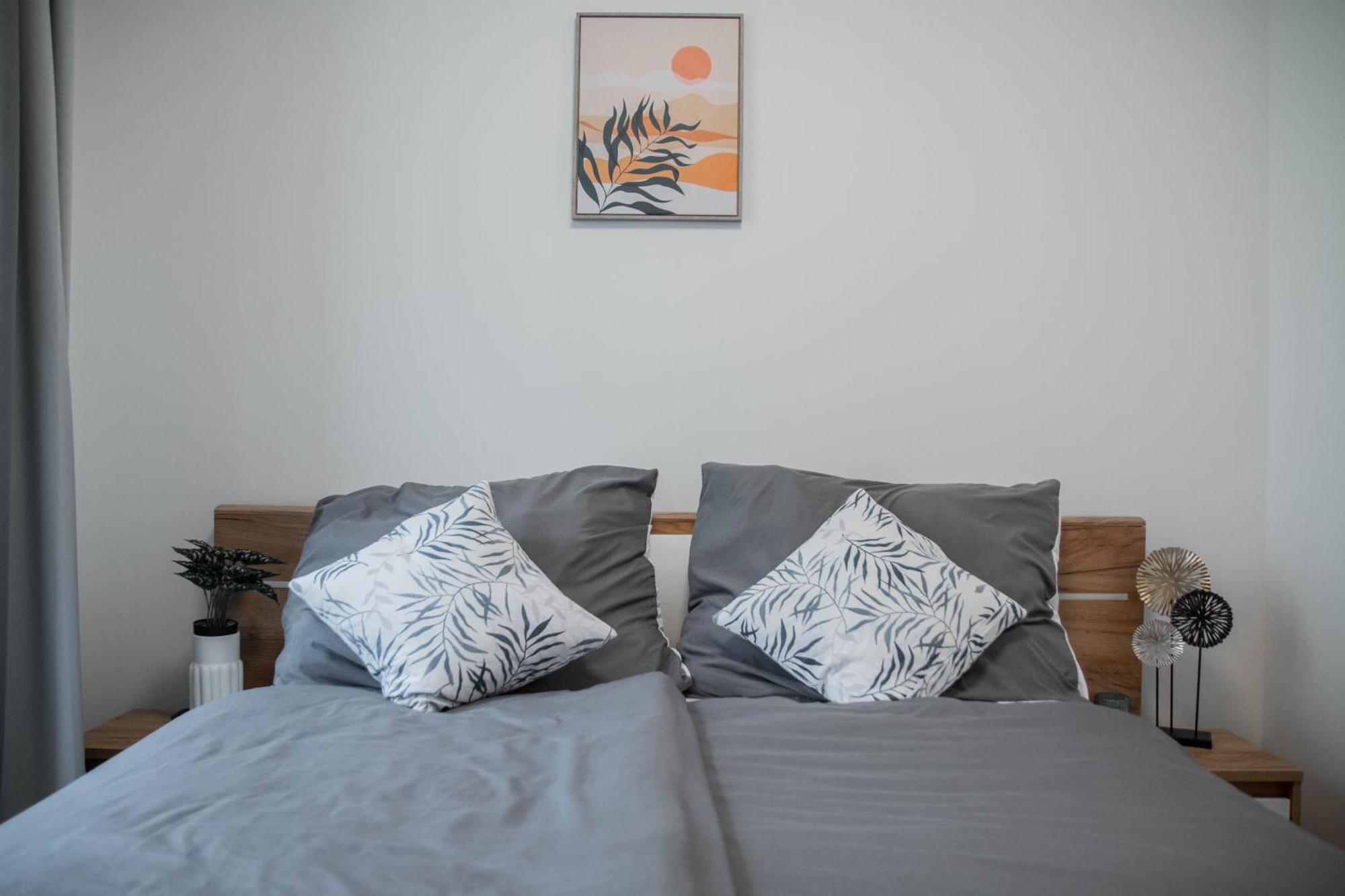 Newly Built Apartment With Balcony, Ac And Free Indoor Garage Praag Buitenkant foto