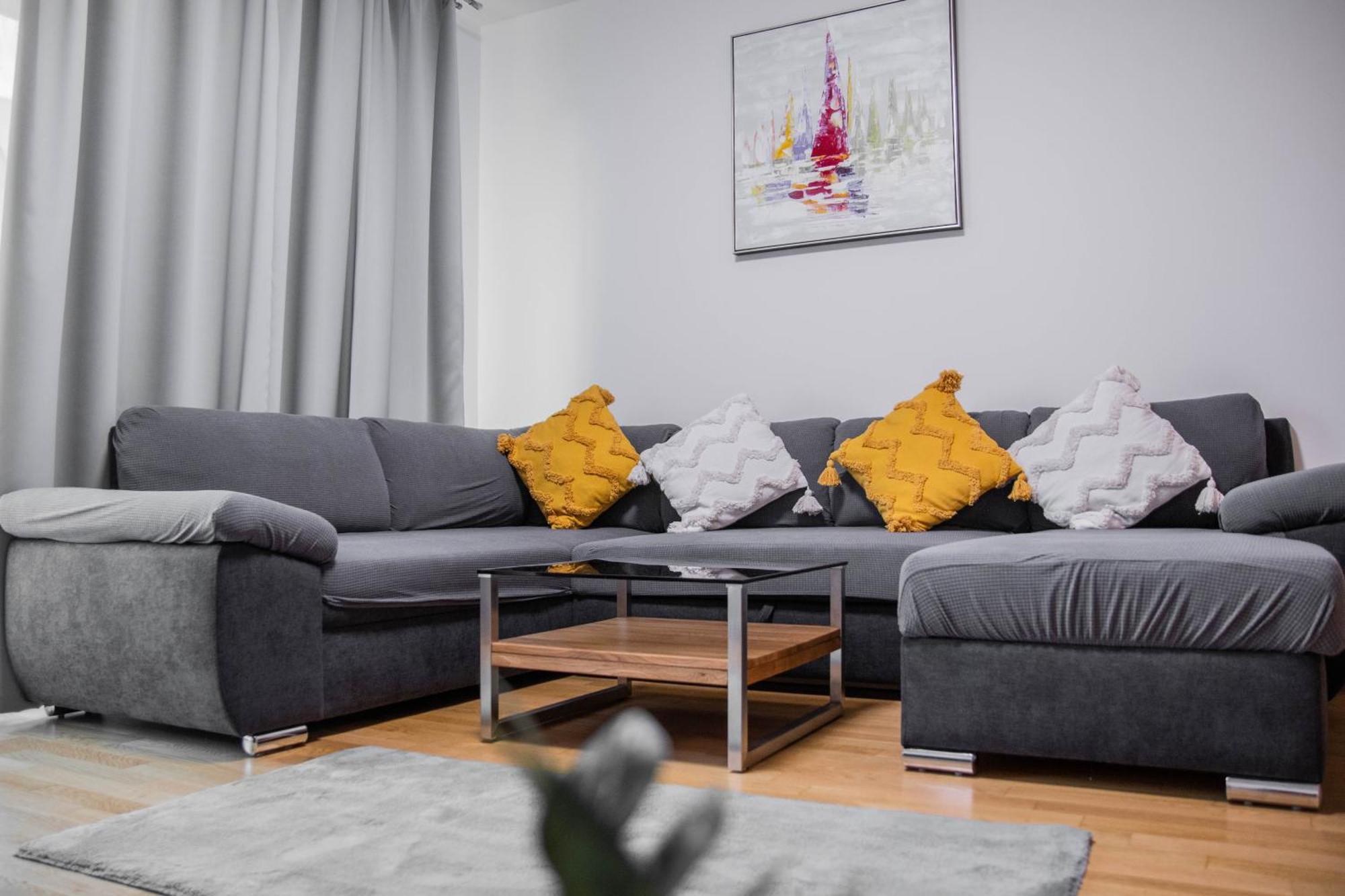 Newly Built Apartment With Balcony, Ac And Free Indoor Garage Praag Buitenkant foto