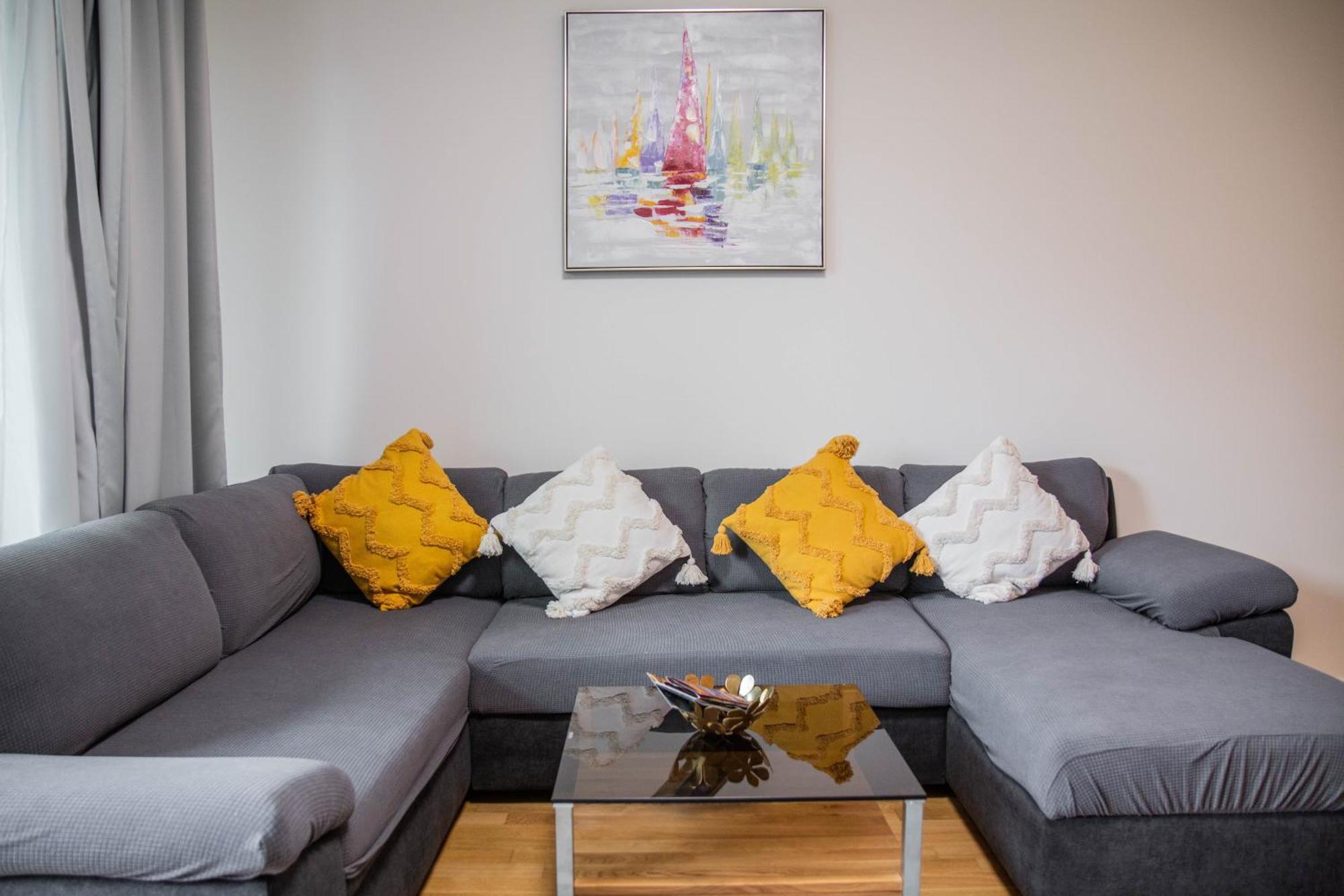 Newly Built Apartment With Balcony, Ac And Free Indoor Garage Praag Buitenkant foto