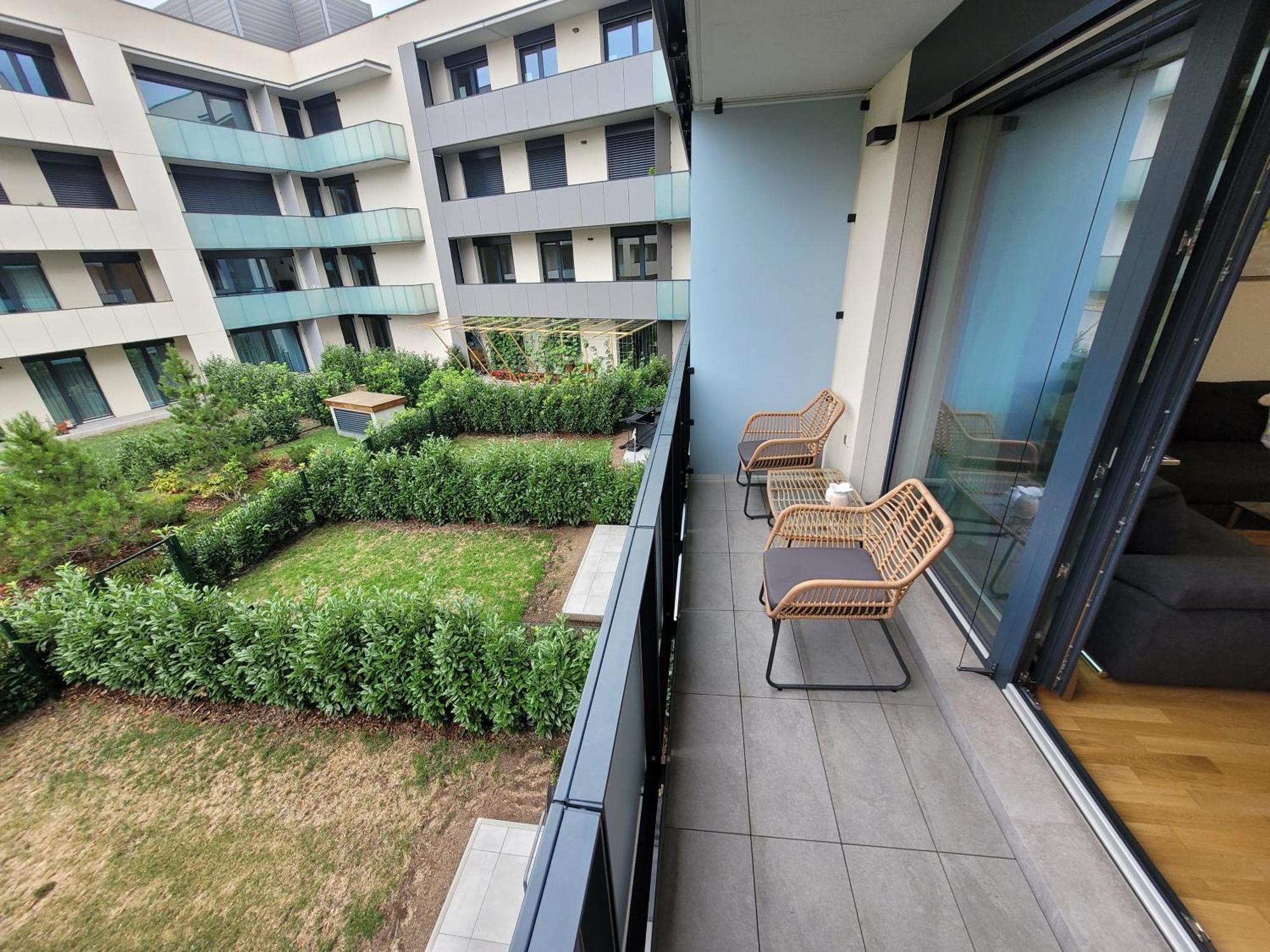 Newly Built Apartment With Balcony, Ac And Free Indoor Garage Praag Buitenkant foto