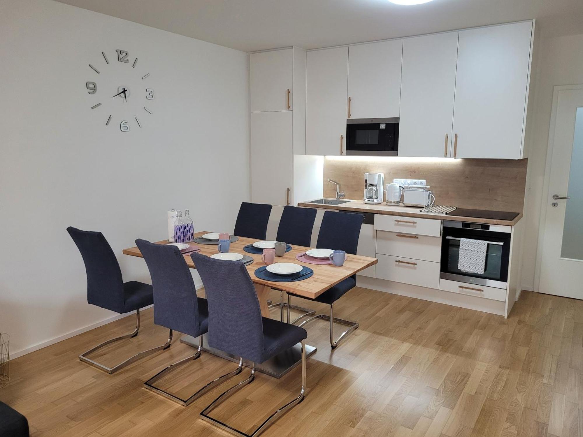 Newly Built Apartment With Balcony, Ac And Free Indoor Garage Praag Buitenkant foto